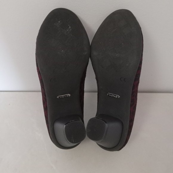 Vionic Leopard Print Heels - Picture 10 of 11